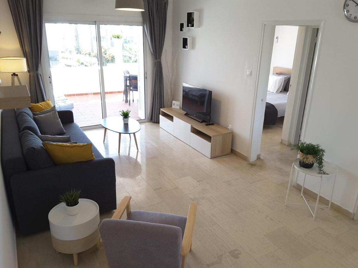 Blue Coast Semeli By The Sea Apartment Paphos Bagian luar foto